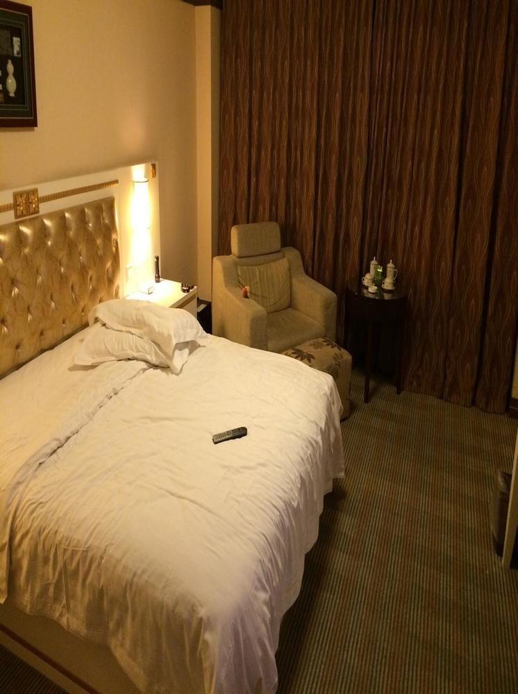 Yantai Asia Hotel Esterno foto