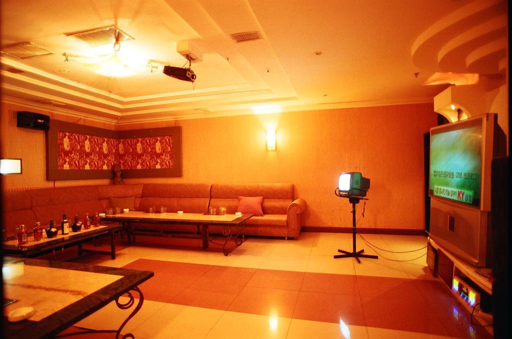 Yantai Asia Hotel Esterno foto
