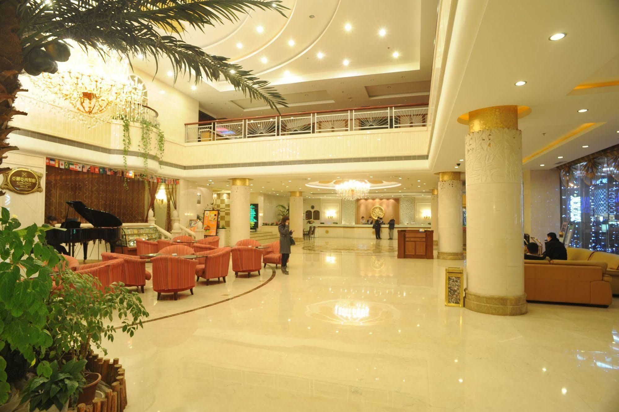 Yantai Asia Hotel Esterno foto