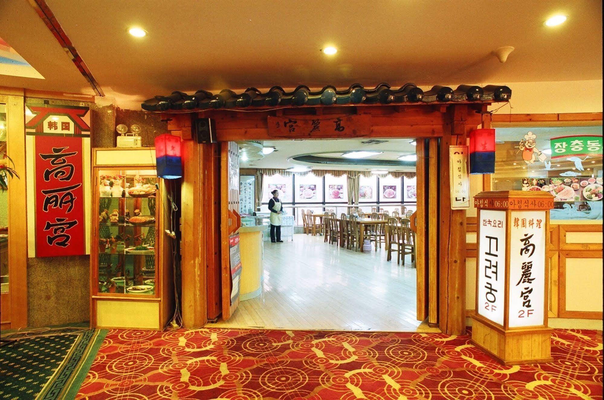 Yantai Asia Hotel Esterno foto