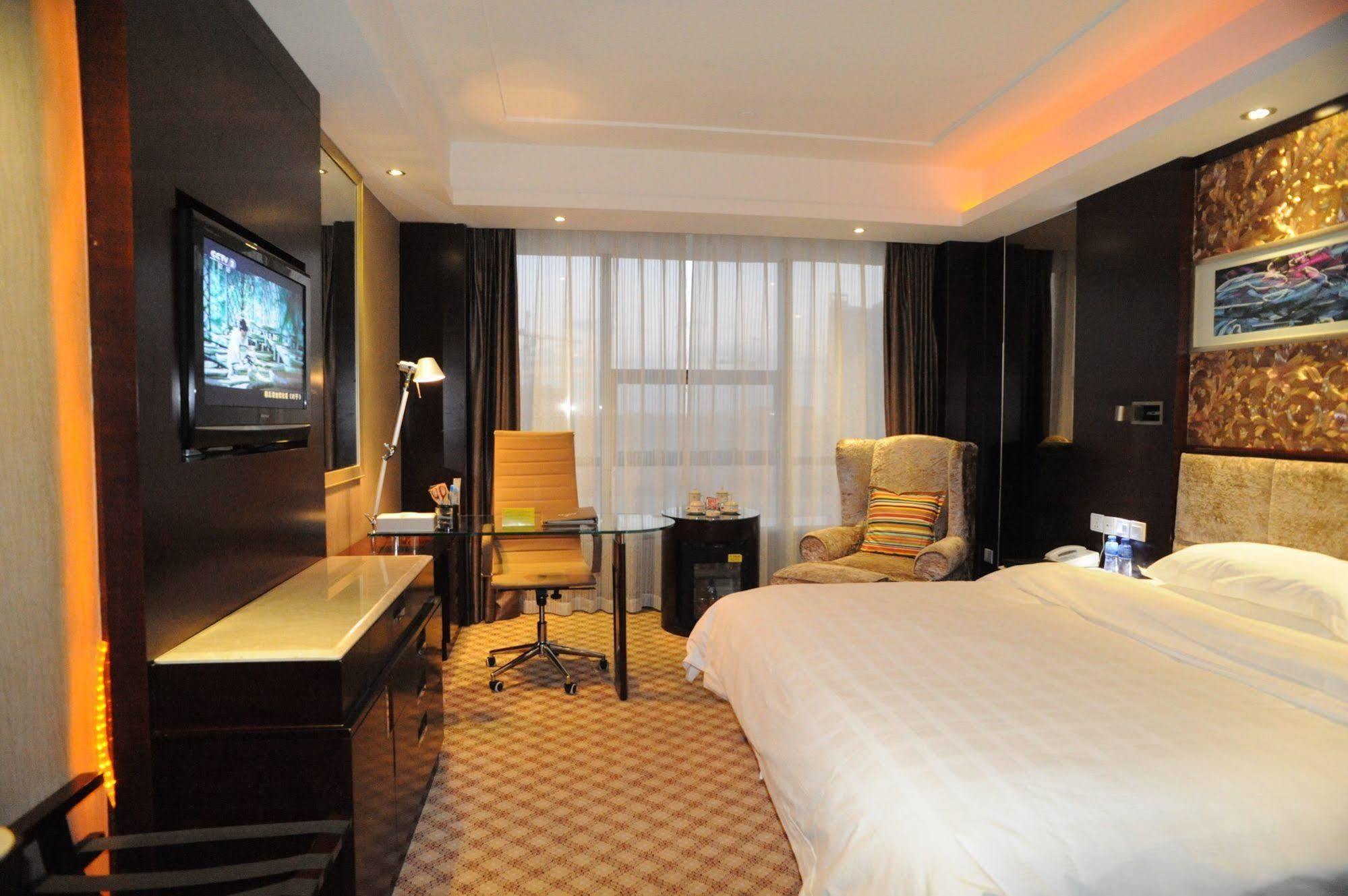 Yantai Asia Hotel Esterno foto